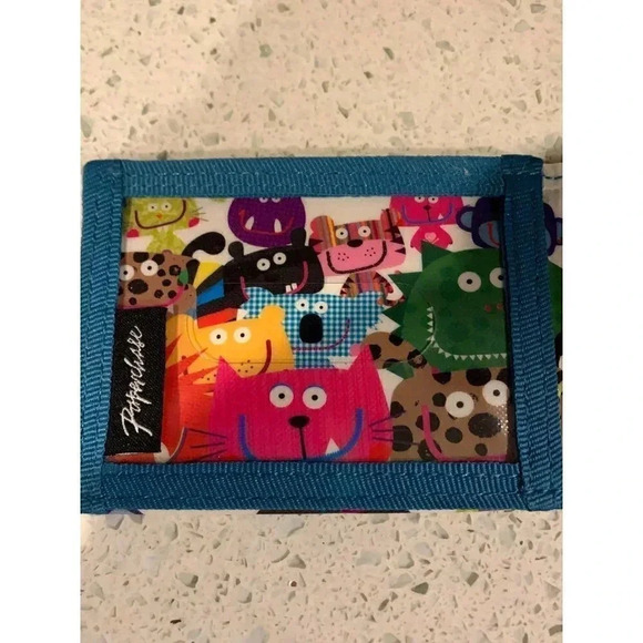 Paper chase id holder     Sd - Picture 5 of 6